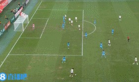 真没带射门靴啊！上半场补时阶段，向余望门前再次打高错失良机