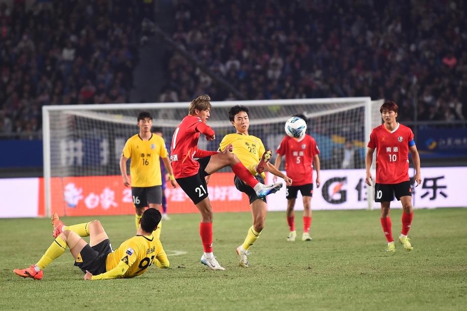 [图]点球击败南通 江苏省城市足球联赛泰州夺冠